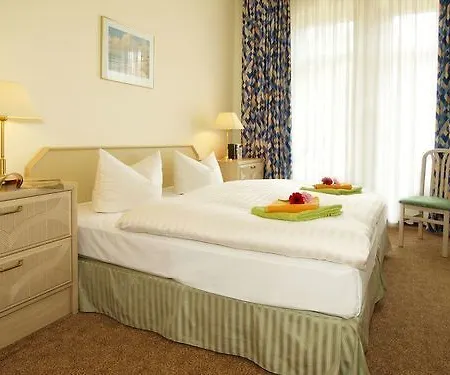 Strandhaus Heringsdorf 호텔 3*
